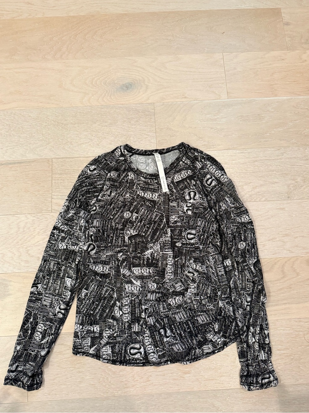 Rare Lululemon Black & White Logo Print Long Sleeve Tee